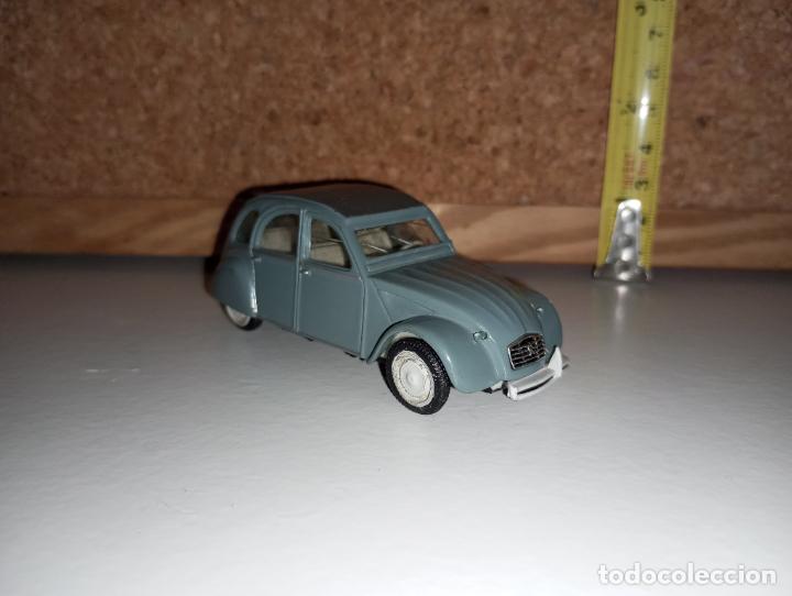 Coches a escala: Coche CITROEN 2CV del prado - Foto 1