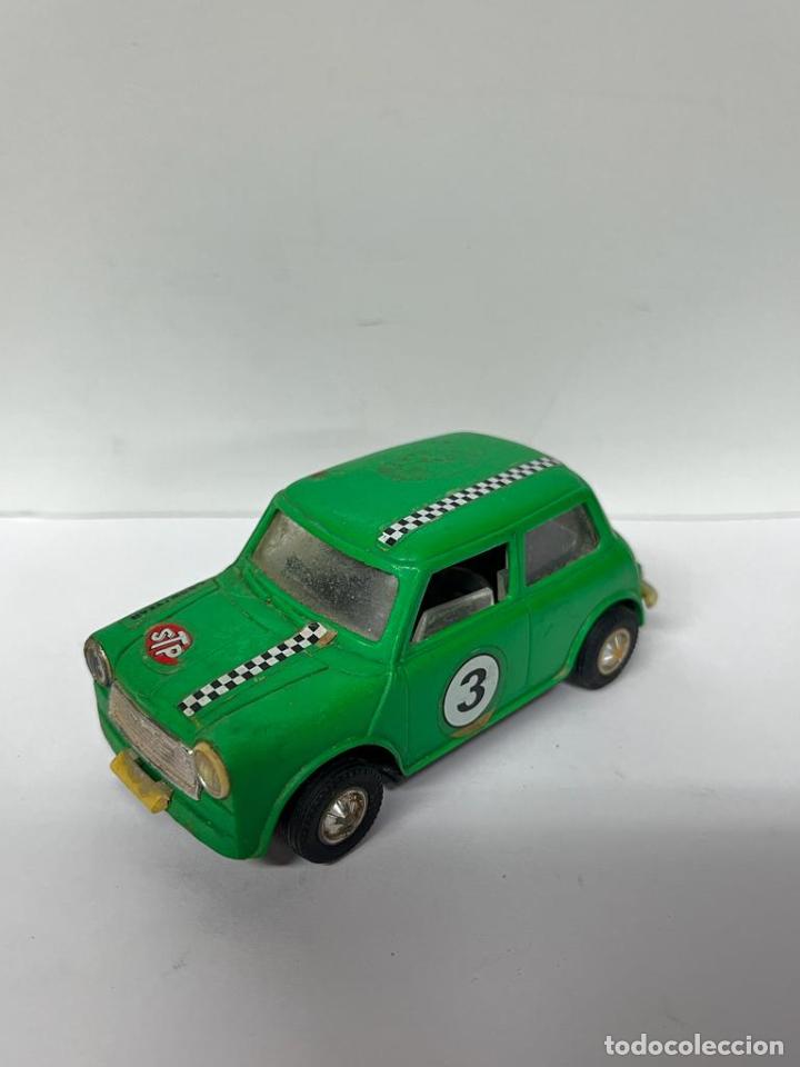 Carros em escala: COCHE MINI 1000 VERDE