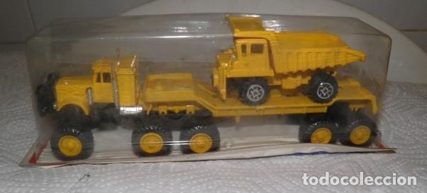 Coches a escala: CAMI&Oacute;N TRANSPORTANDO UN VOLQUETE,MINIATURAS EN METAL,GUISVAL,BLISTER,A ESTRENAR