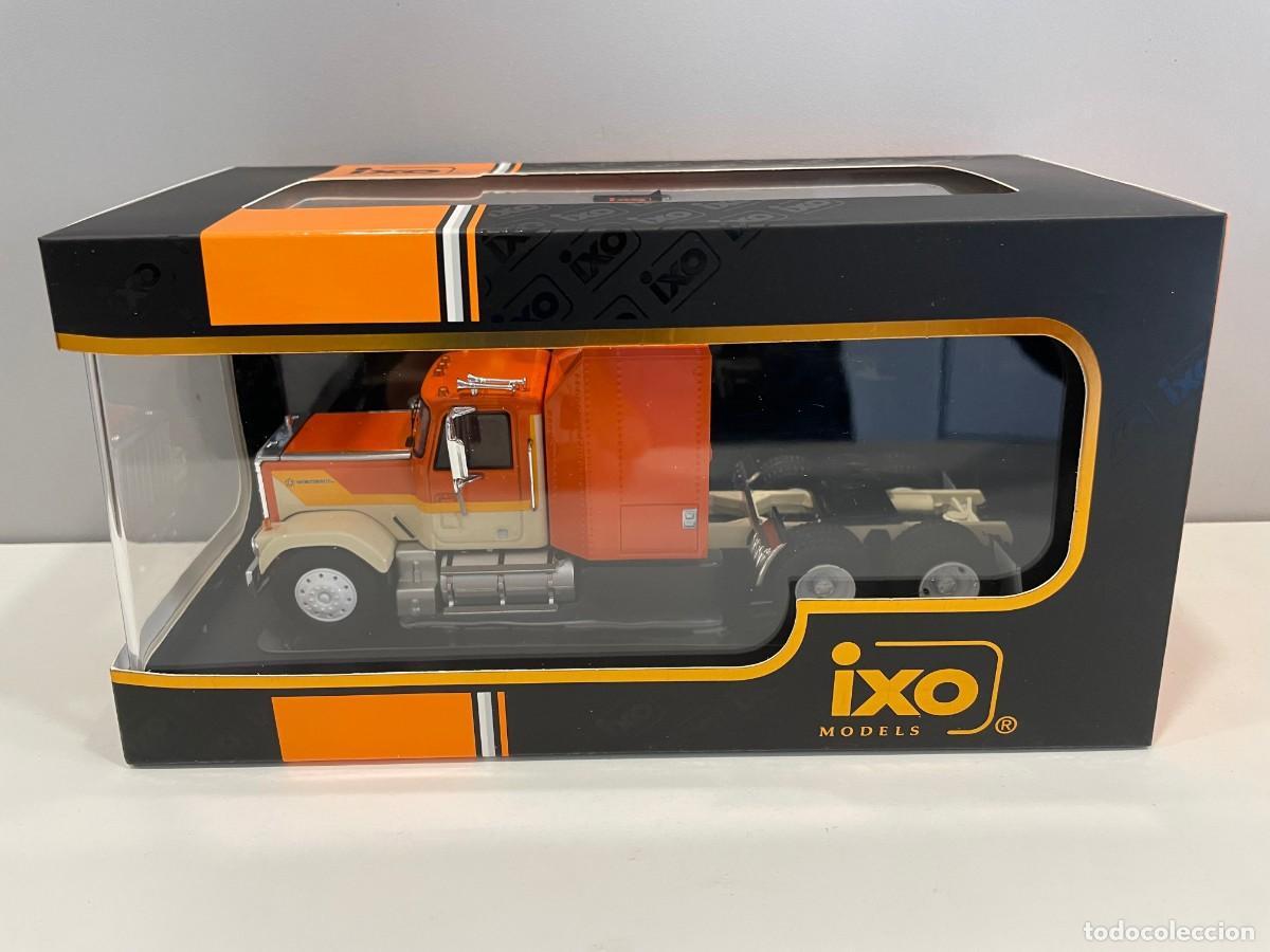 Auto in scala: Cami&oacute;n GMC general a&ntilde;o 1980. IXO. Escala 1/43