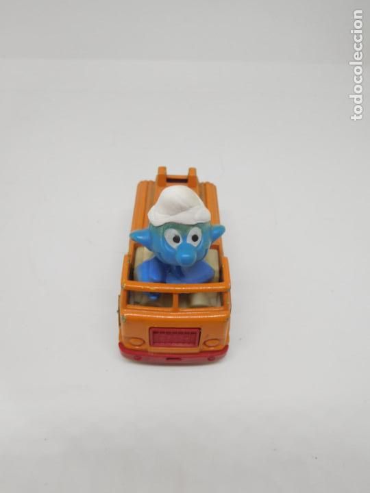 Coches a escala: M69 Cami&oacute;n de bomberos de los pitufos. Le falta escalera. El gorro no se si es original... Guisval.