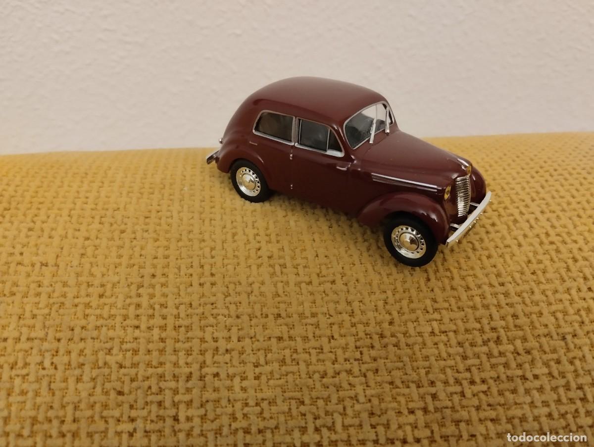 Coches a escala: Renault Juvaquatre - Foto 3