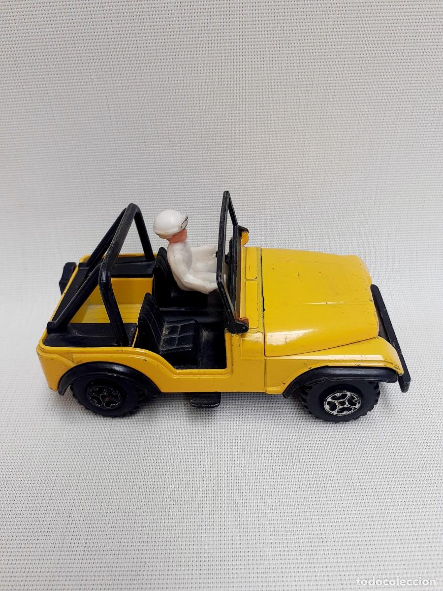 Coches a escala: Jeep Willys marca Guisval color amarillo