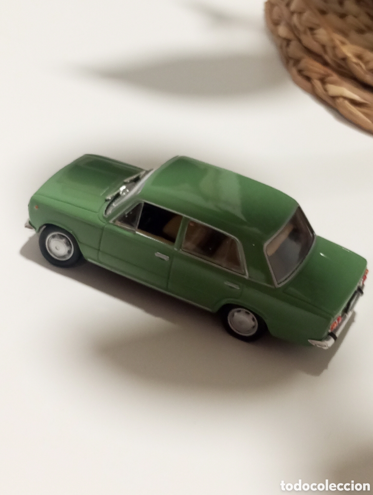 Voitures &agrave; l'&eacute;chelle: Seat 124L escala 1/43