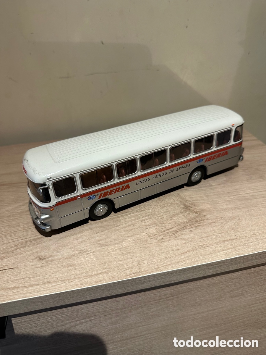 Voitures &agrave; l'&eacute;chelle: Cami&oacute;n de Iberia escala 1/43