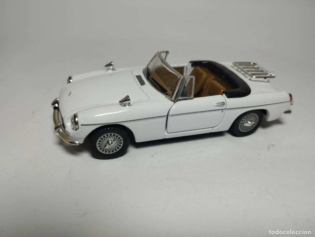 Voitures &agrave; l'&eacute;chelle: MG MGB CABRIOLET DE HONGWELL CARARAMA 1,43 BUENO