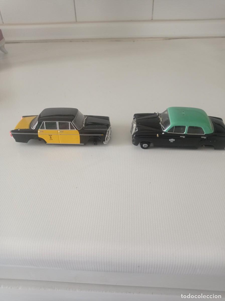 Coches a escala: 2 antiguos coches escala 1/43 Taxis, le faltas ruedas