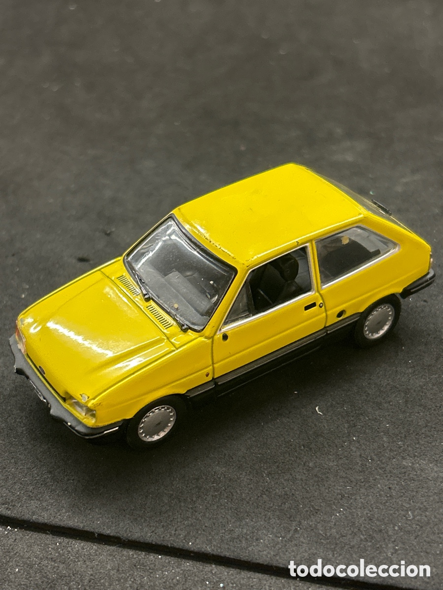 Coches a escala: Ford fiesta II 1.4 D, 1/43 le falta faro delantero