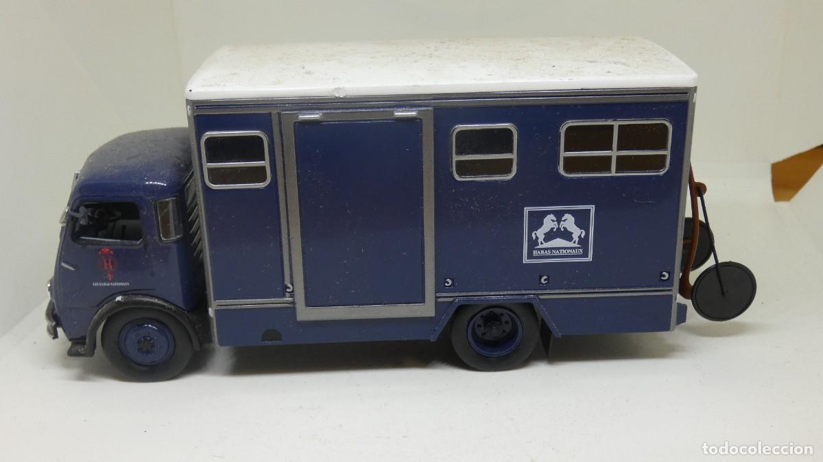 Carros em escala: CAMION IXO BERLIET GLA . HARAS NATIONAUX . TRANSPORTE DE CABALLOS.