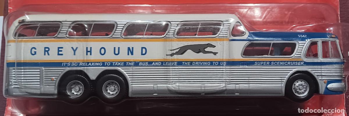 Model Cars: AUTOBUS GREYHOUND COLOR BLANCO , AZUL Y PLATA