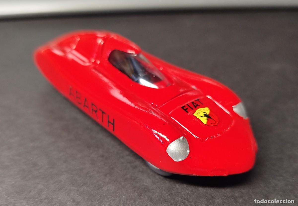 Coches a escala: Fiat Abarth rojo carreras
