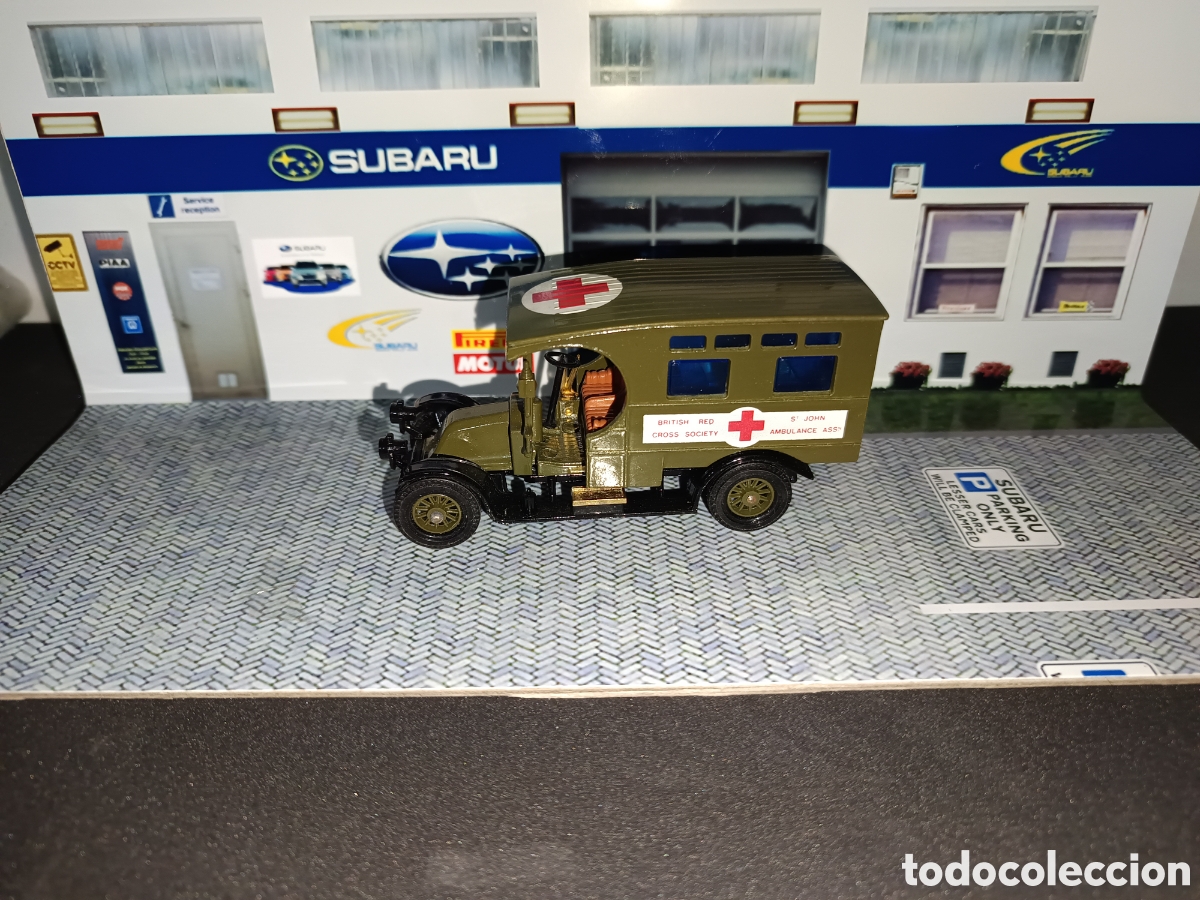 Voitures &agrave; l'&eacute;chelle: AMBULANCIA RENAULT Y-25 esc. 1/43