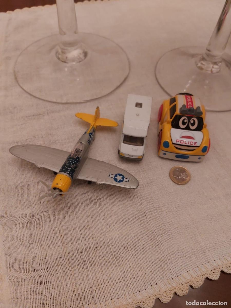 Coches a escala: DOS COCHES Y UN AVION A ESCALA