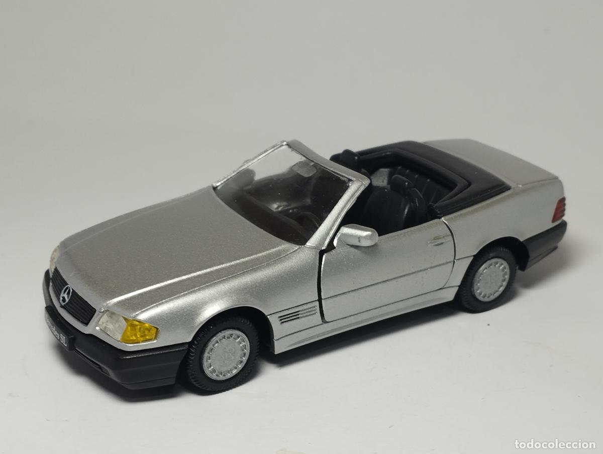 Auto in scala: MERCEDES BENZ 300 500 SL MARCA GAMA ESCALA 1,43 METAL MUY BUENO