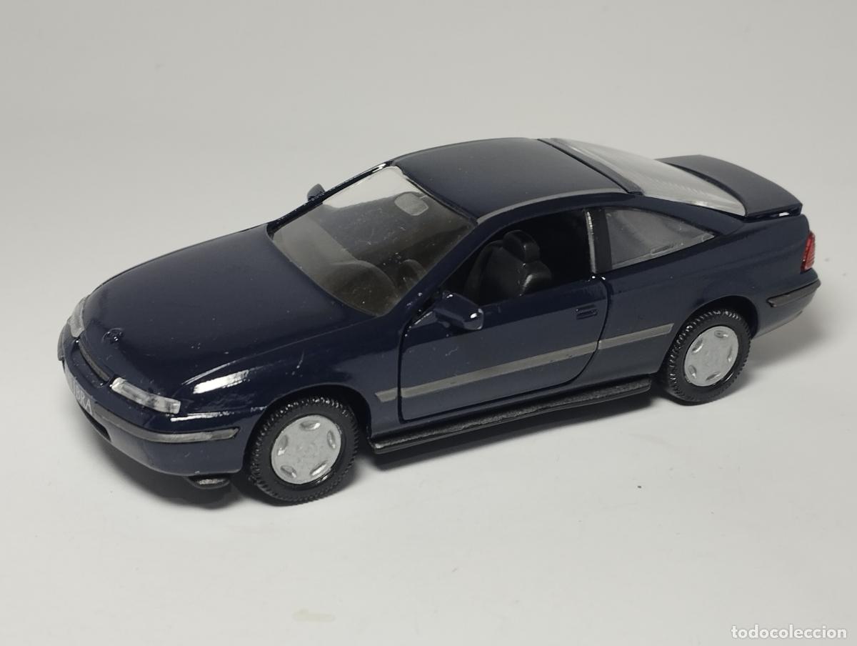 Auto in scala: OPEL CALIBRA MARCA GAMA ESCALA 1,43 METAL MUY BUENO