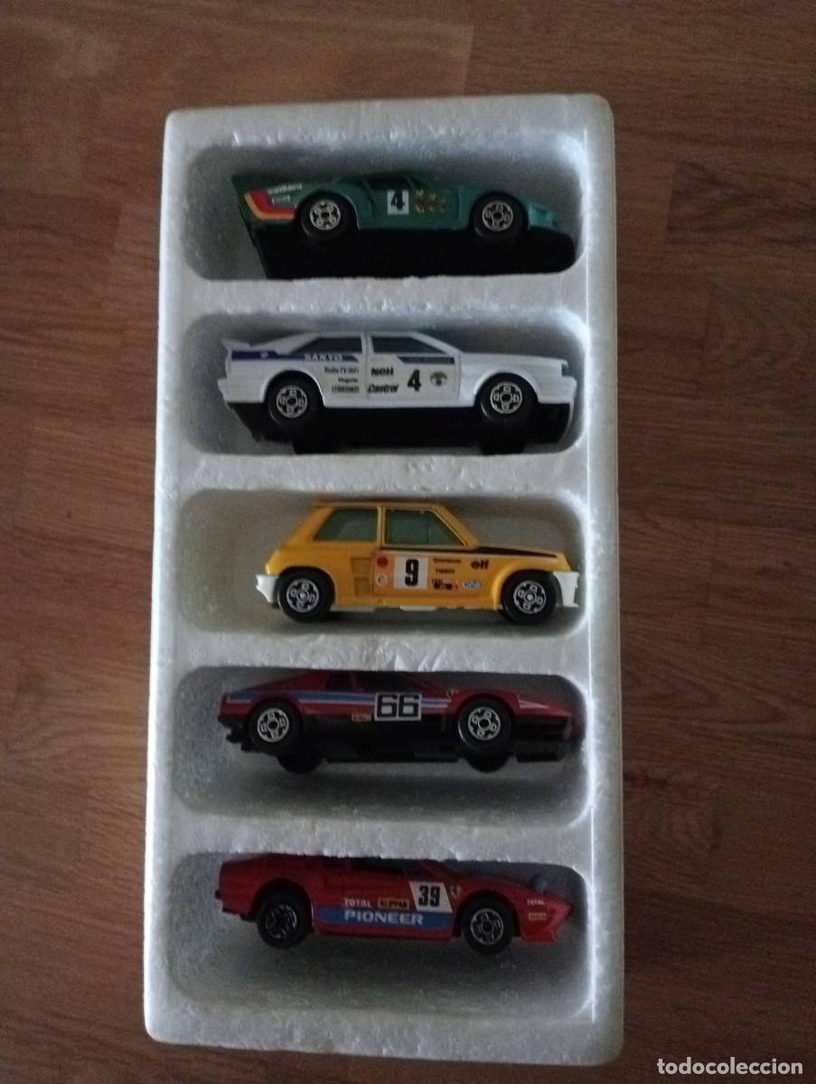Coches a escala: 5 coches burago 1/43 - Foto 2
