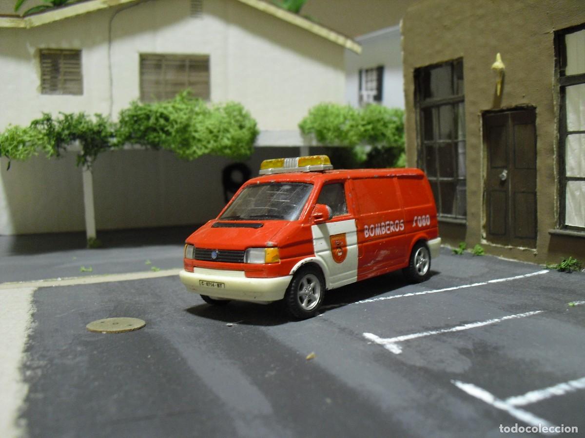 Model Cars: Volkswagen Van Cararama/Hongwell 1/43