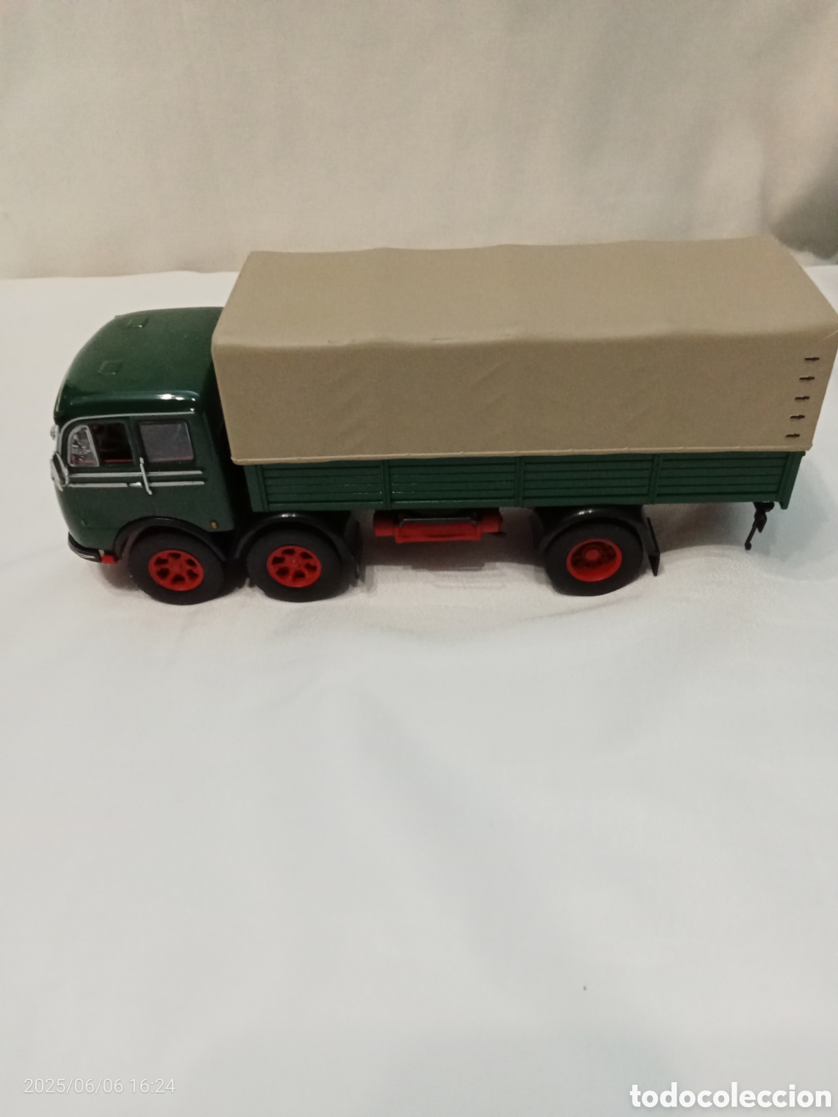 Auto in scala: CAMI&Oacute;N DE COLECCI&Oacute;N ESCALA 1:43