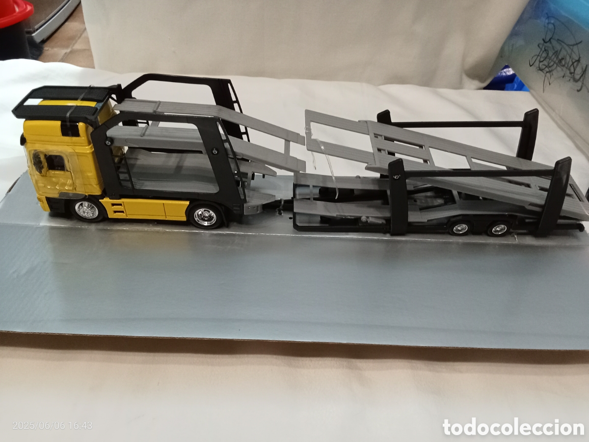 Auto in scala: CAMI&Oacute;N MAN PORTACOCHES ESCALA 1:43 EN CAJA