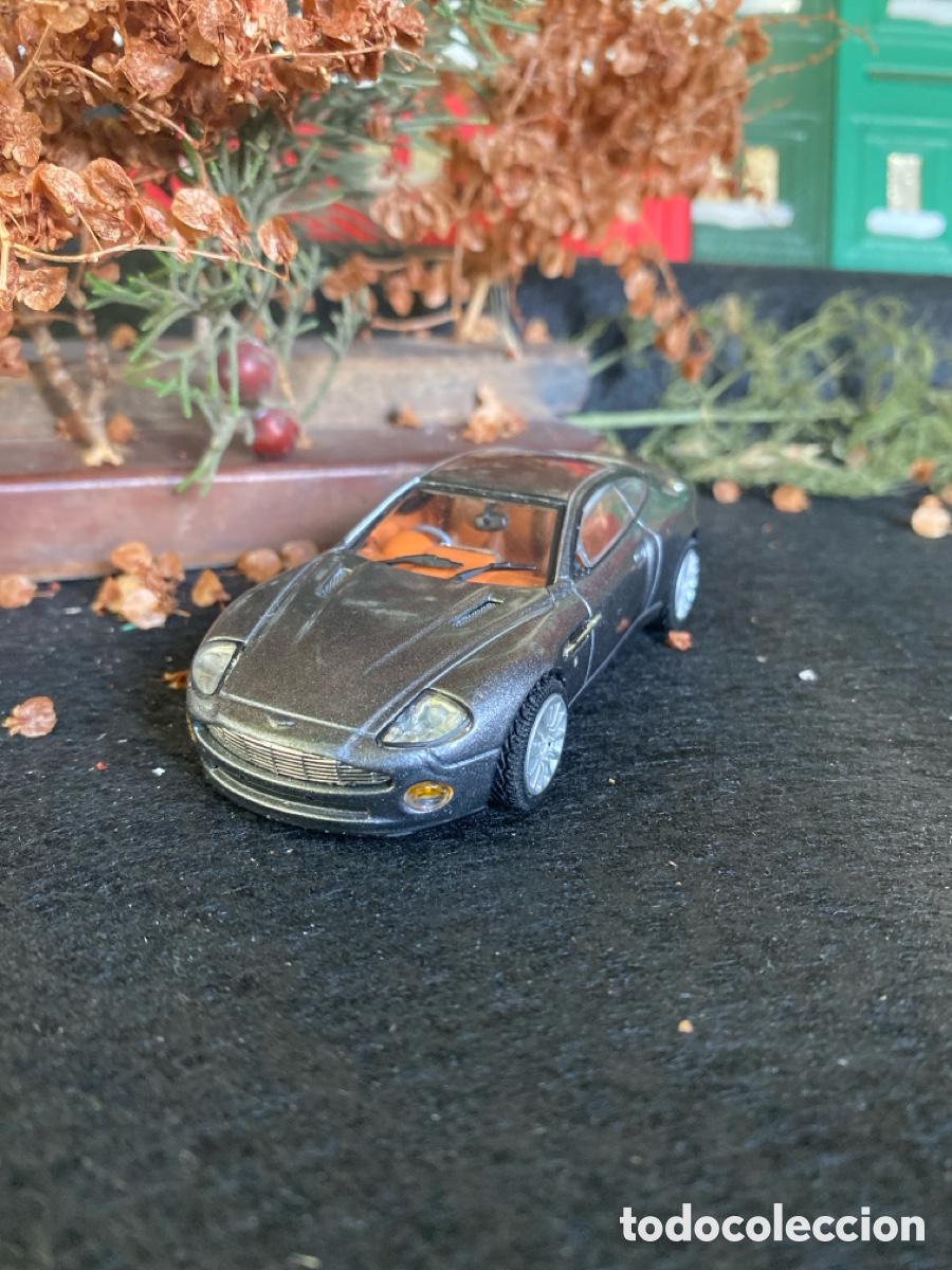 Voitures &agrave; l'&eacute;chelle: Aaron martin v12 vanquish 1/43 vitesse