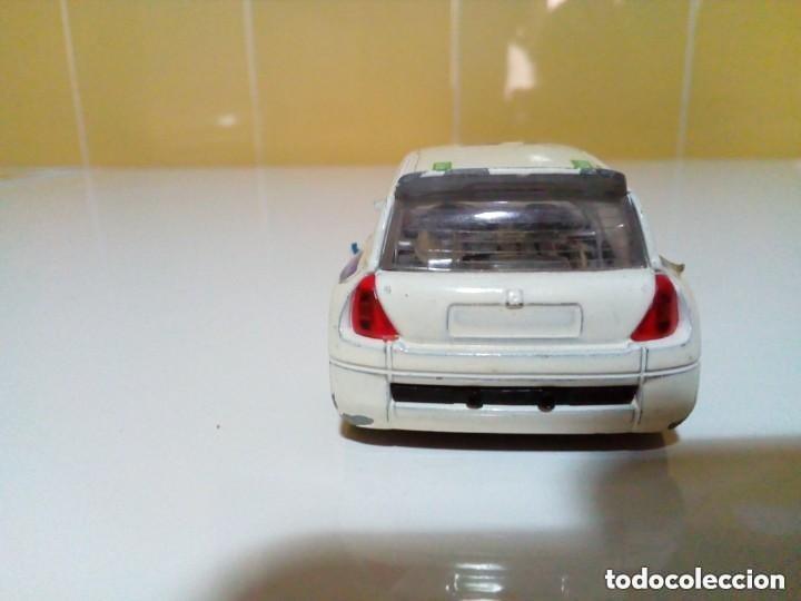 Coches a escala: RENAULT CLIO TROPHY 1:43 - Foto 4