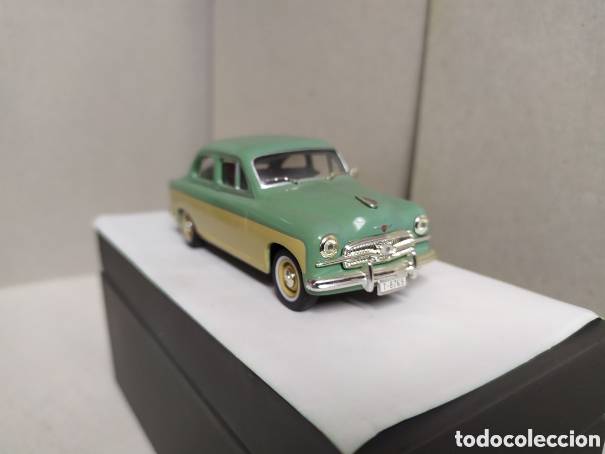 Coches a escala: Seat 1400 . Verde y beige. IXO.