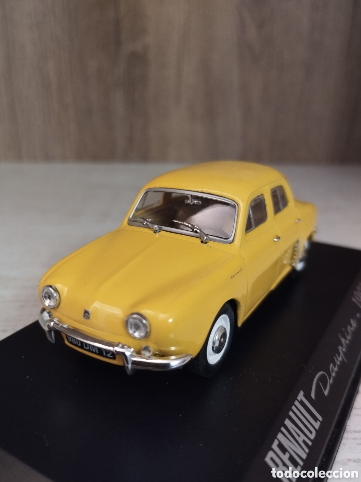 Coches a escala: RENAULT DAUPHINE '61 escala 1.43