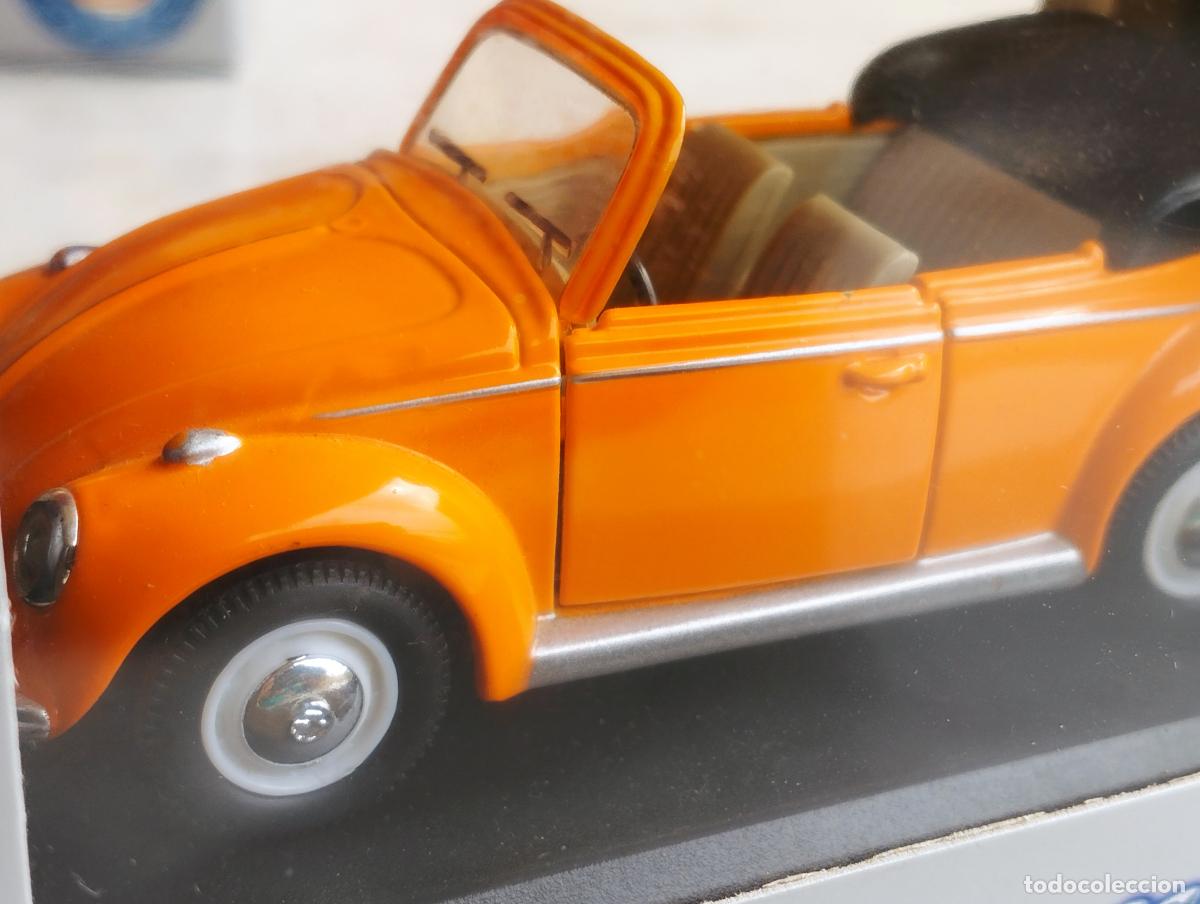Coches a escala: VW VOLKSWAGEN ESCARABAJO BETLLE CABRIO DE CARARAMA HONGWELL ESCALA 1,43 NUEVO EN SU CAJA