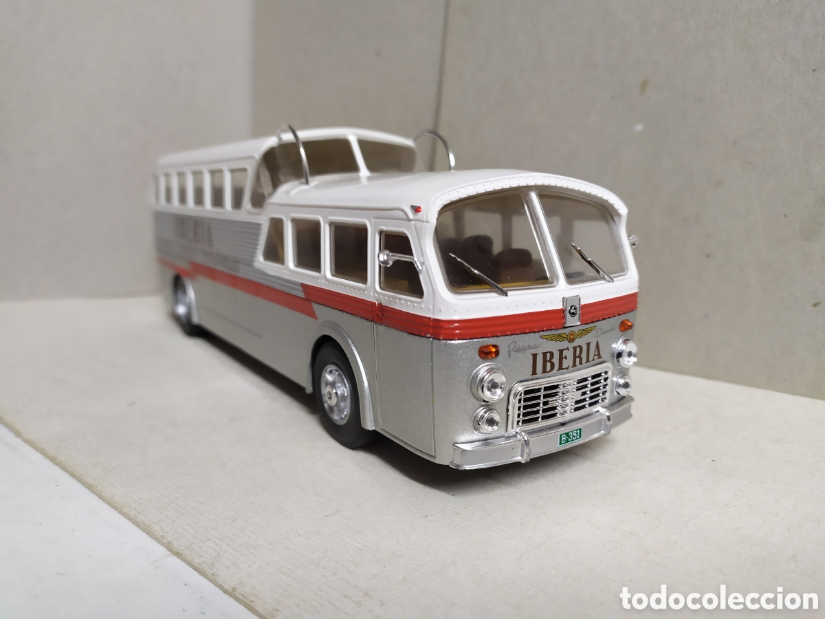 Coches a escala: Autocar Pegaso monocasco Z-403. Iberia. IXO-Salvat
