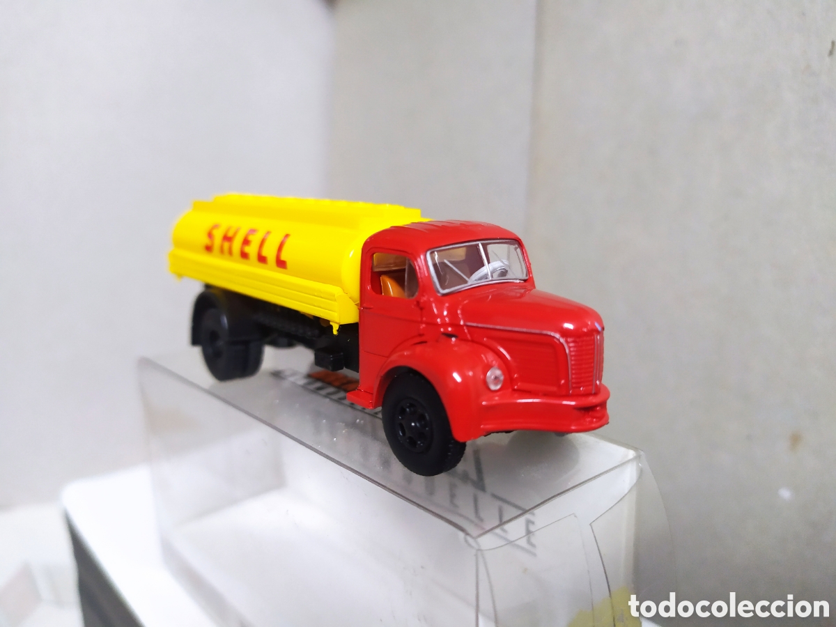 Coches a escala: Berliet GLR 8 , cisterna SHELL, Brekina 85307 , escala 1/87