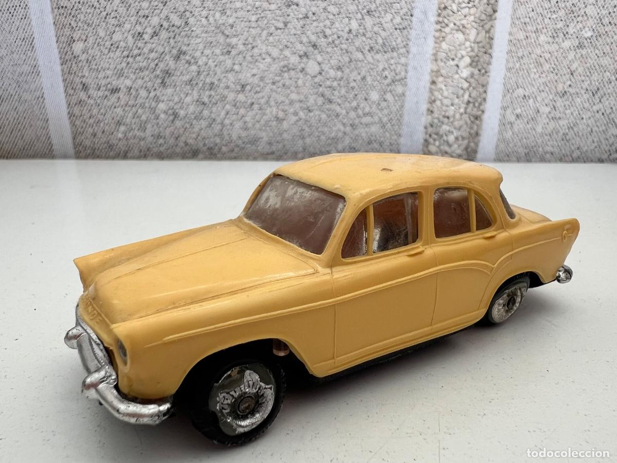 Auto in scala: SIMCA ARONDE NOREV 1:43 A&Ntilde;OS 60