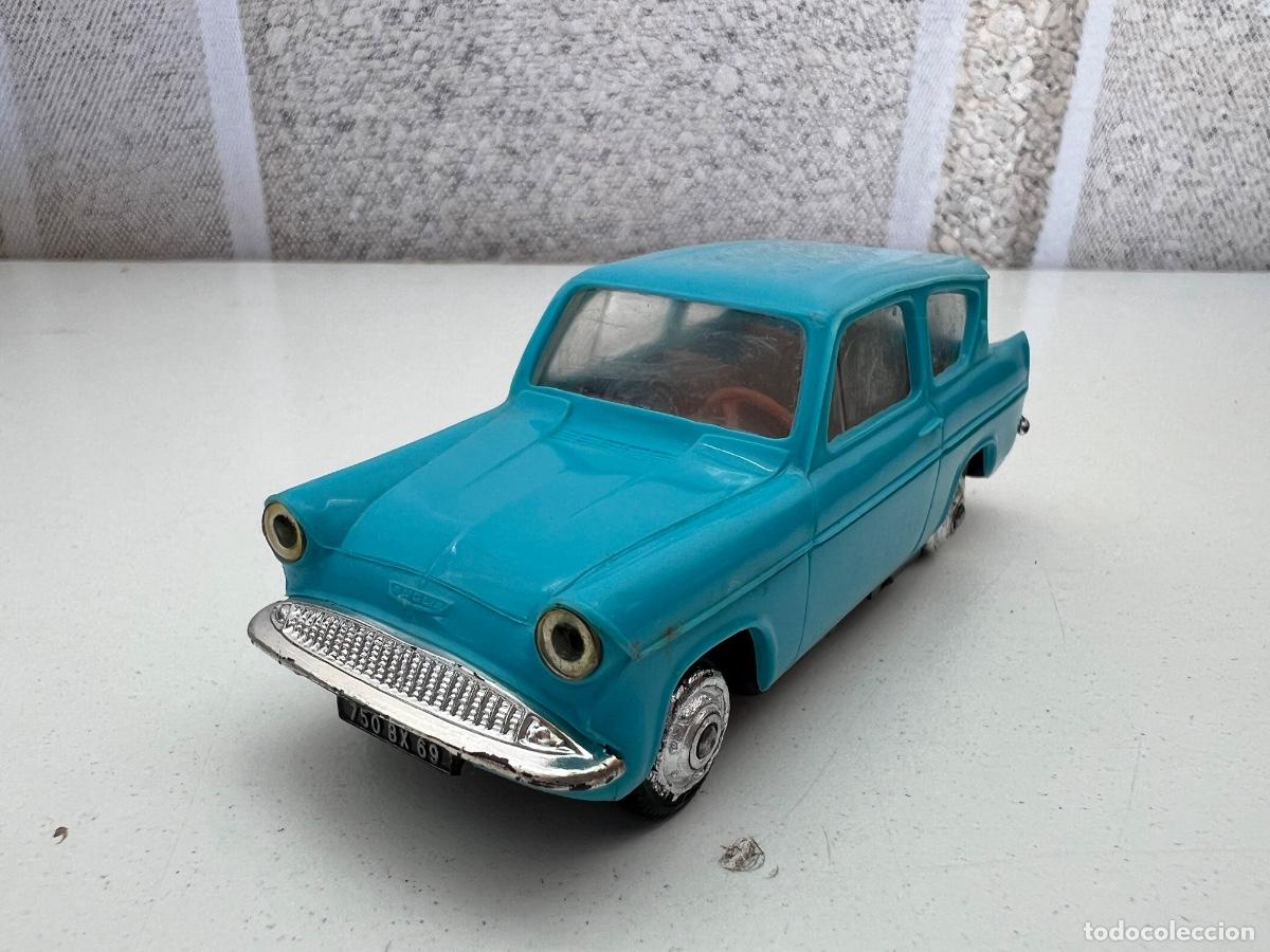 Auto in scala: FORD ANGLIA NOREV 1:43 A&Ntilde;OS 60