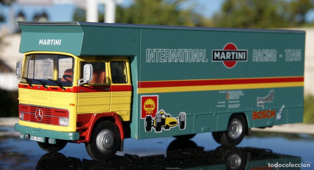 Coches a escala: CAMION MERCEDES BENZ LP911 transporte MARTINI RACING 1970 ESCALA 1/43 EN blister