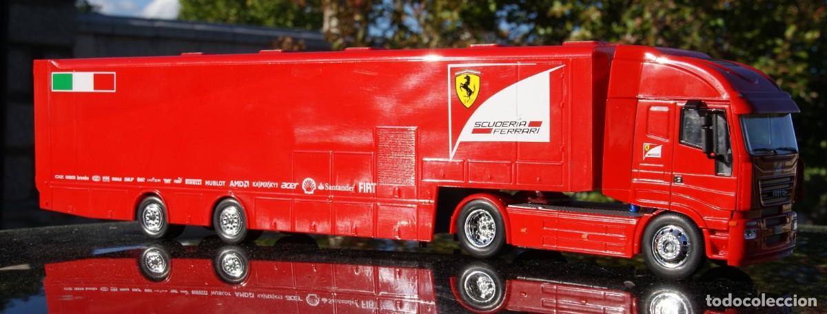 Coches a escala: CAMION IVECO STRALIS transporte F1 SCUDERIA FERRARI 2011 ESCALA 1/43 EN blister