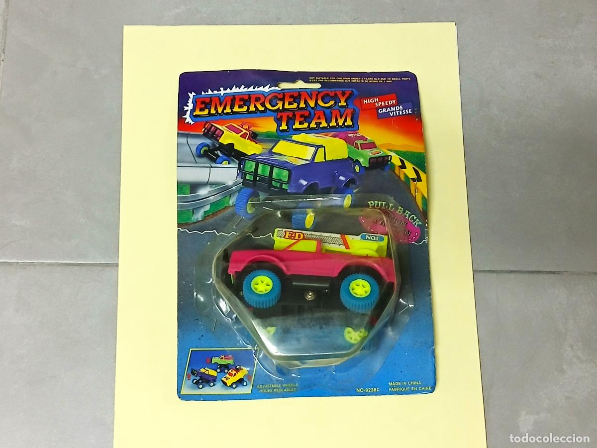 Coches a escala: Juguete coche retrofricci&oacute;n. Emergency team, ruedas regulables, 11 cm de largo