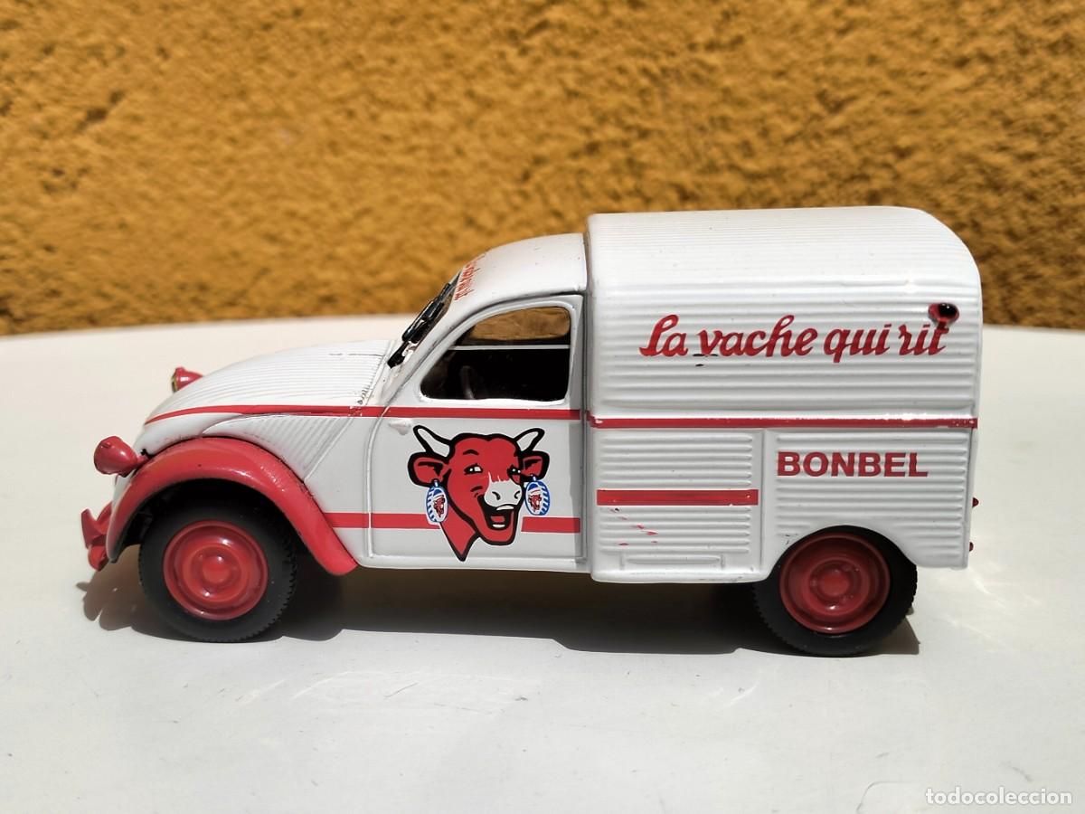 Coches a escala: NOREV. CITROEN 2CV. ESC 1:43. PUBLICIDAD LA VACHE QUI RIT.