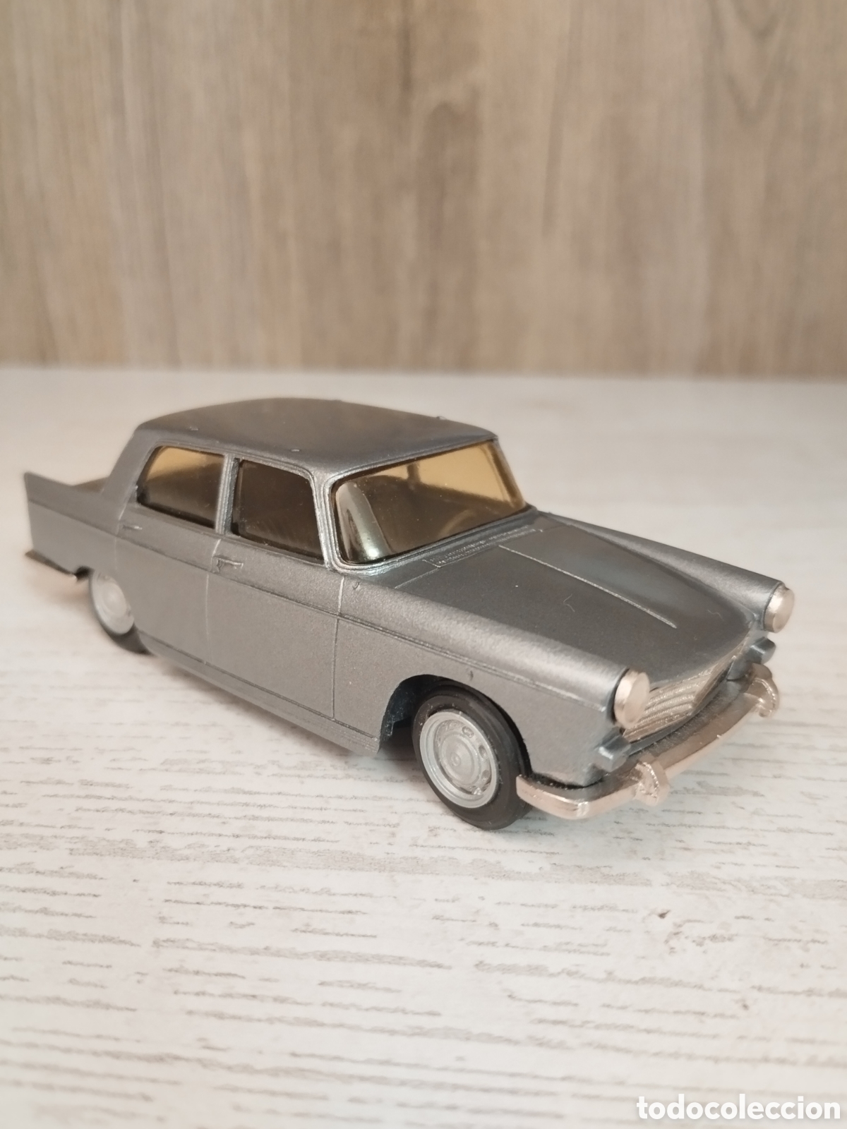 Coches a escala: PEUGEOT 404 DUVI VINTAGE