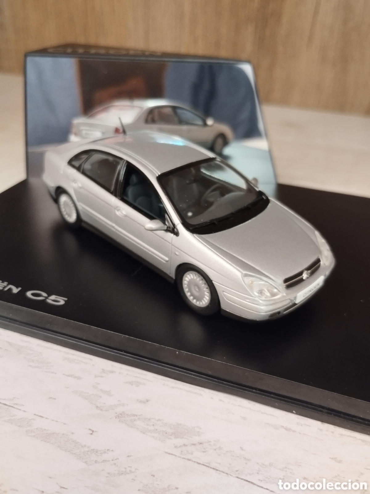 Coches a escala: CITRO&Euml;N C5 I con EXPOSITOR