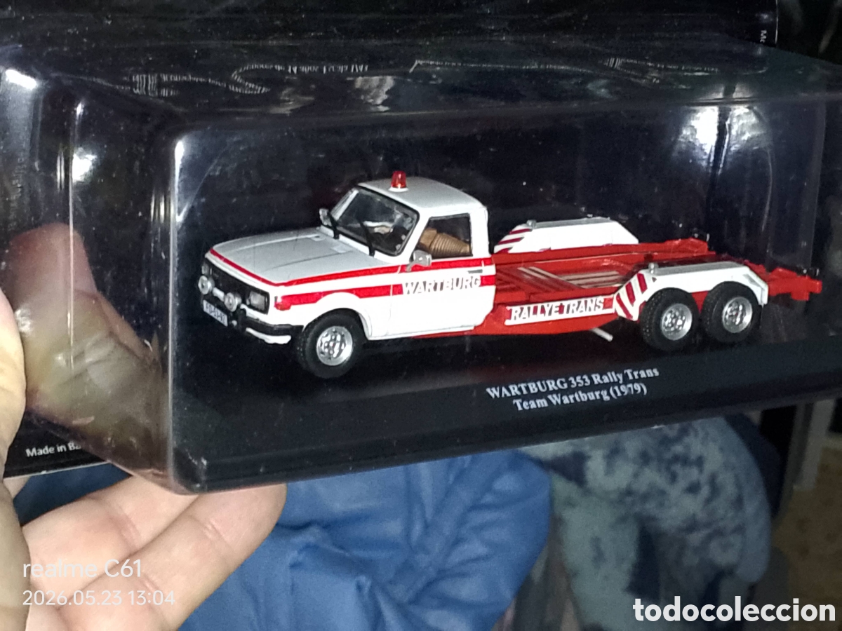 Coches a escala: Planeta DeAgostini 2024 Veh&iacute;culos de Asistencia en Rallye - Furg&oacute;n porta coches WARTBURG 353 de 1979