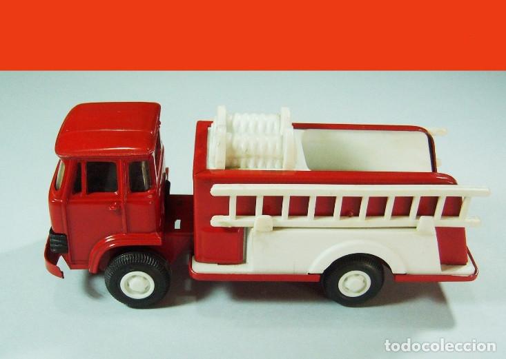 Coches a escala: Ebro D550 Bomberos Playme. - Foto 9