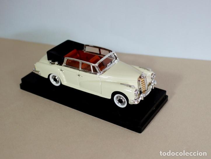 Coches a escala: Mercedes Benz 300d cabriolet abierto Rio