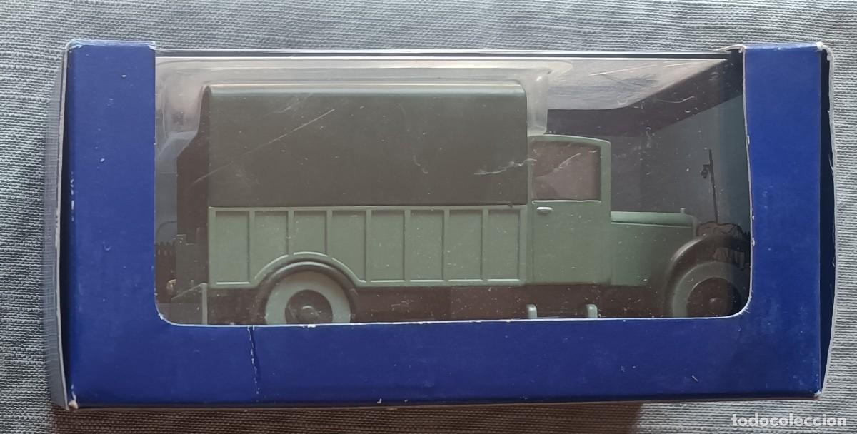 Coches a escala: Tintin Coche Atlas 53 Cami&oacute;n opio Loto Azul Ed. francesa