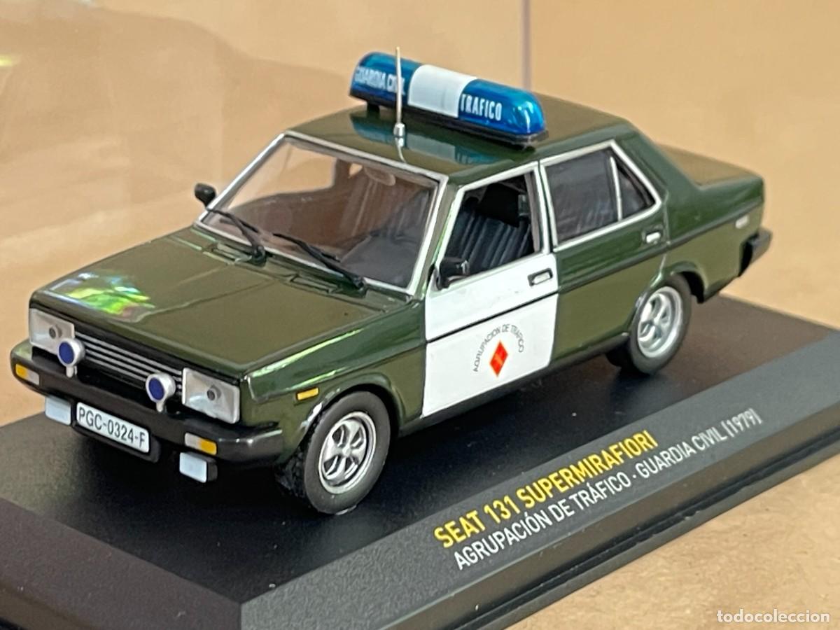 Coches a escala: Coche SEAT 131 Supermirafiori Agrupaci&oacute;n de Tr&aacute;fico - Guardia Civil (1979) 1:43 die-cast ixo altaya