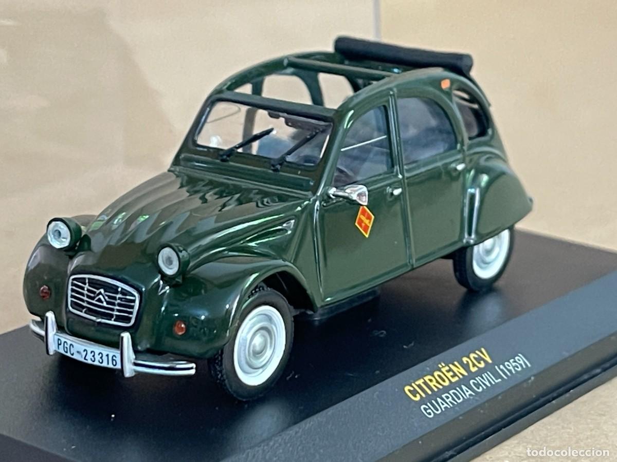 Coches a escala: Coche CITRO&Euml;N 2CV Guardia Civil (1959) 1:43 die-cast metal car ixo altaya 2 cv pgc