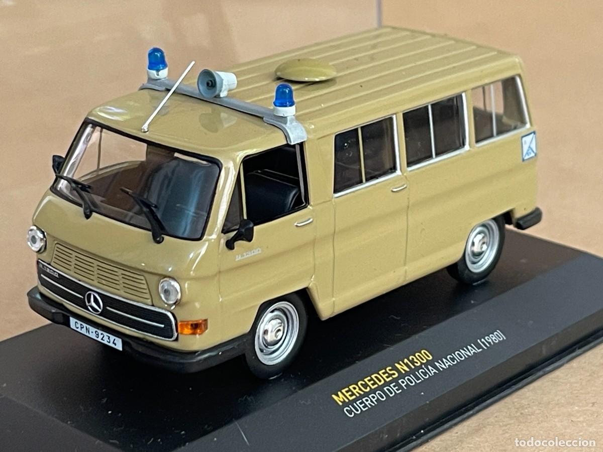 Coches a escala: Furgoneta MERCEDES N1300 Cuerpo de Polic&iacute;a Nacional (1980) 1:43 ixo die-cast metal car altaya cpn
