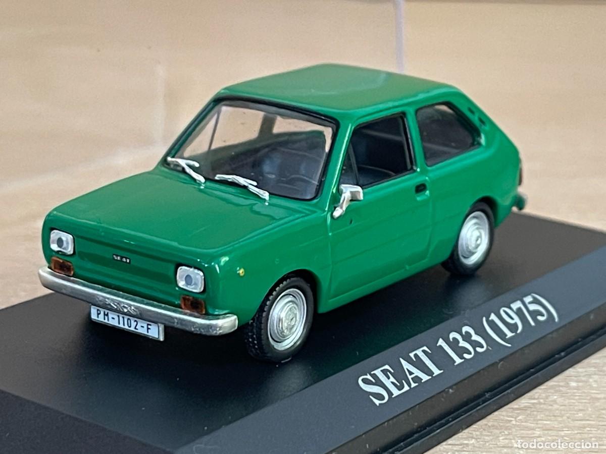 Coches a escala: Coche SEAT 133 (1975) matr&iacute;cula PM Palma Mallorca Baleares 1:43 die-cast metal car 1/43 altaya