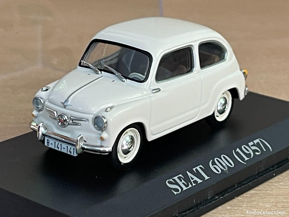 Coches a escala: Coche SEAT 600 (1957) matr&iacute;cula Barcelona 1:43 die-cast metal car 1/43 altaya