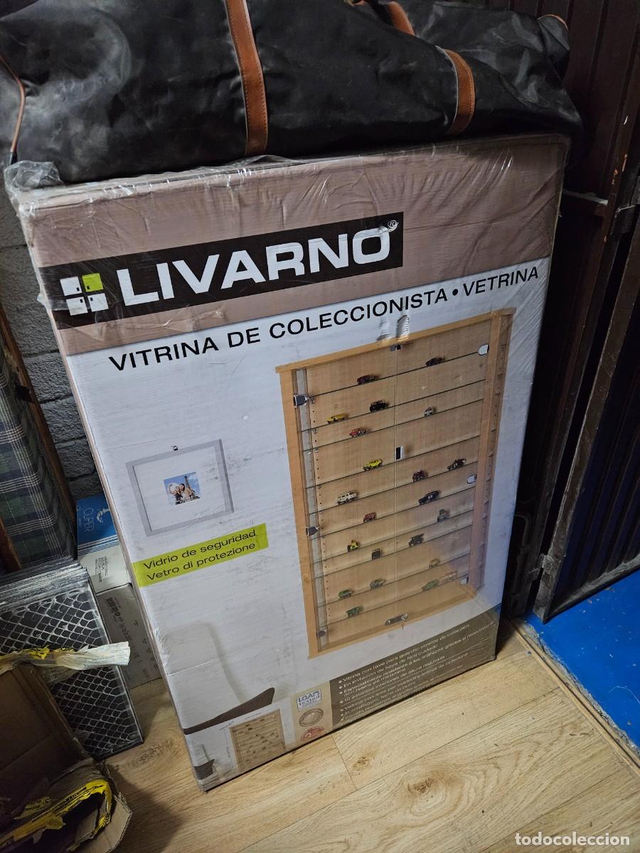 Coches a escala: VITRINA LIVARNO MADERA Y BALDAS PUERTAS CRISTAL. IDEAL 1/43. SOLO RECOGIDA LOCAL AVILA