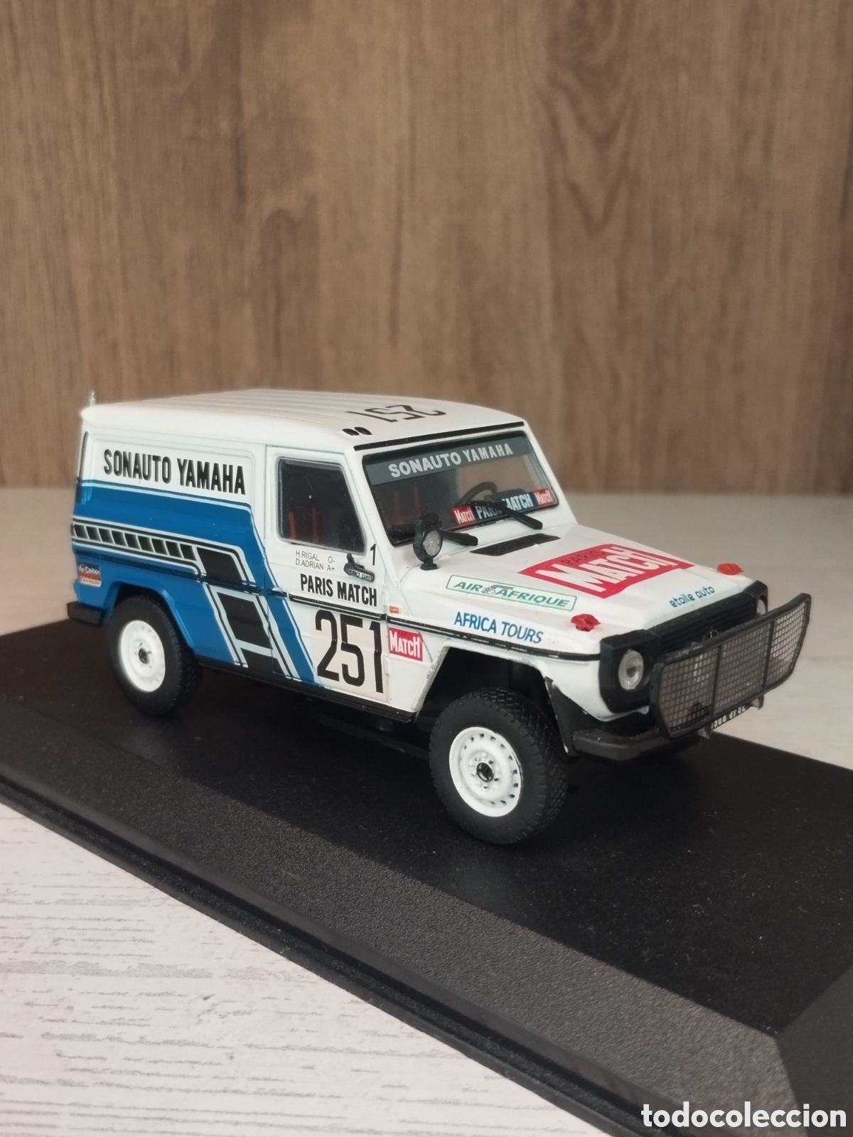 Voitures &agrave; l'&eacute;chelle: MERCEDES BENZ 280 GE DAKAR