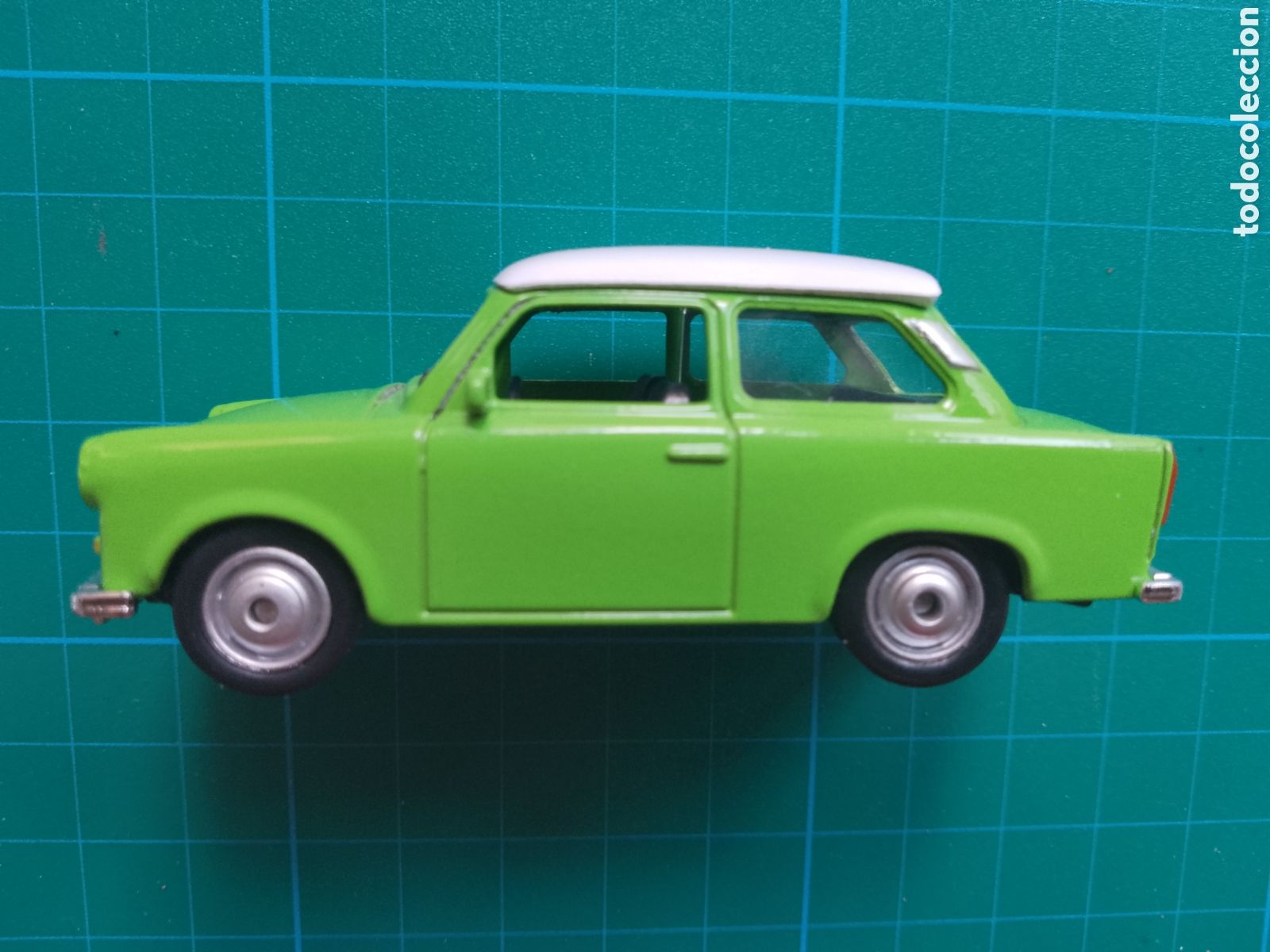 Coches a escala: TRABANT - 2-puertas sed&aacute;n